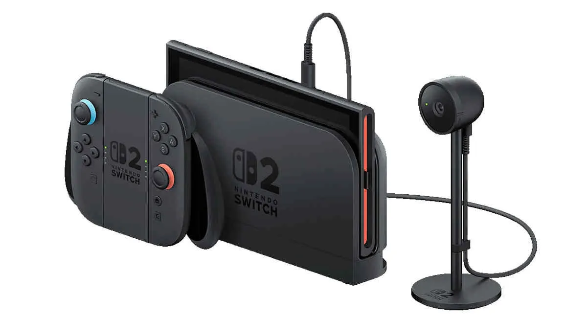 Die Nintendo Switch 2 mit einer angeschlossenen Kamera vor weißem Hintergrund.