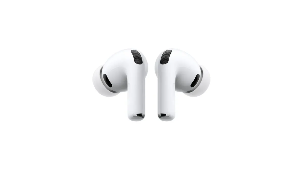Die Apple AirPods Pro 3 vor weißem Hintergrund.
