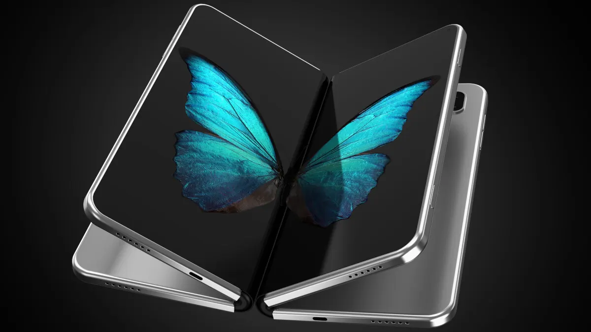 Zwei silberne, zusammengeklappte Smartphones mit einem blauen Schmetterling auf dem Bildschirm vor einem schwarzen Hintergrund.
