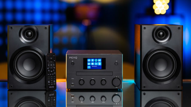 Das Micro Hifi System von PEAQ spielt Musik oder Podcasts via WLAN direkt aus dem Internet ab oder verbindet sich auf Wunsch mit dem Streaming Dienst Spotify.