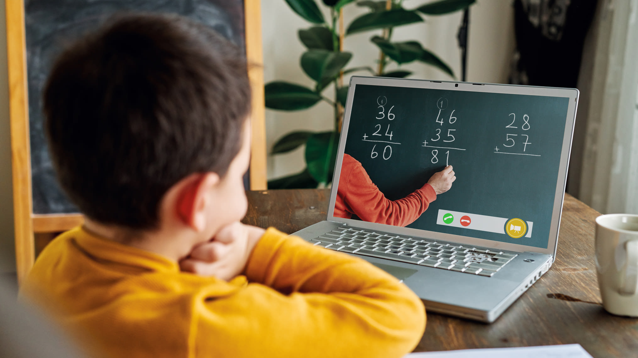 Kind, Laptop, Unterricht, Homeschool
Urheberrecht: Getty Images / Pinstock