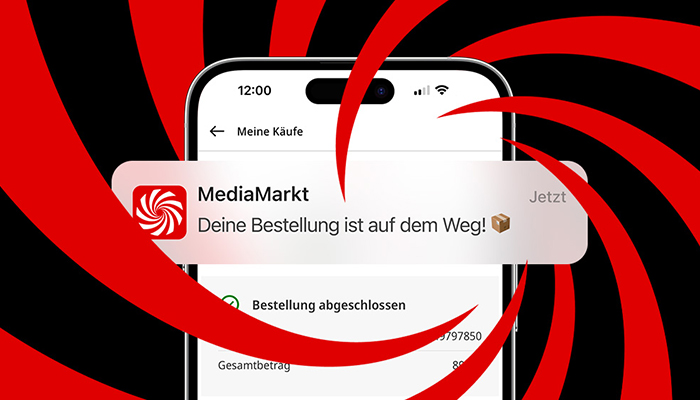 Auf einem Smartphone wird eine Push-Benachrichtigung der MediaMarkt App angezeigt mit dem Text: "Deine Bestellung ist auf dem Weg".