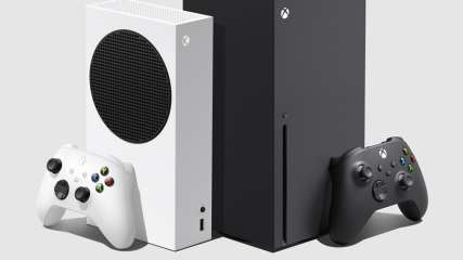 Xbox Series S und Xbox Series X stehen nebeneinander vor weißem Hintergrund.