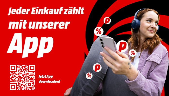 Kundin mit Smartphone in der Hand und Illustration für Coupons und Loyalty-Punkte