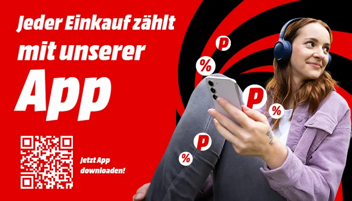 Kundin mit Smartphone in der Hand und Illustration für Coupons und Loyalty-Punkte