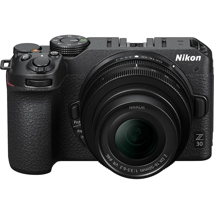 NIKON Nikon Z30 Kit Systemkamera mit Objektiv 16-50 mm, 7,5 cm Display Touchscreen, WLAN Eine schwarze Nikon Z 30 Kamera ist frontal abgebildet, mit einem Nikkor-Objektiv. Mehrere Tasten und Einstellräder sind sichtbar.