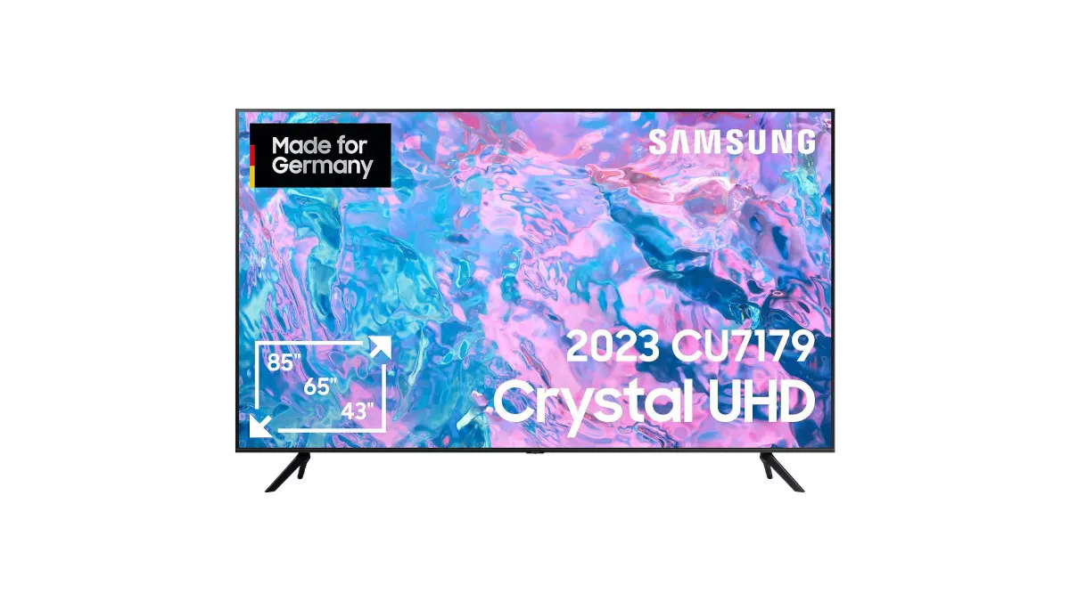Ein Samsung Crystal UHD-Fernseher mit abstraktem Hintergrund steht auf einem weißen Hintergrund. Oben links steht "Made for Germany".