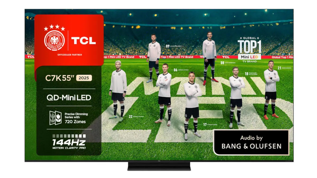 Der TCL C7K steht vor weißem Hintergrund.