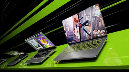 Eine Reihe von Laptops mit Bildschirmen, die verschiedene Bilder anzeigen, auf einer grün-schwarzen Oberfläche.