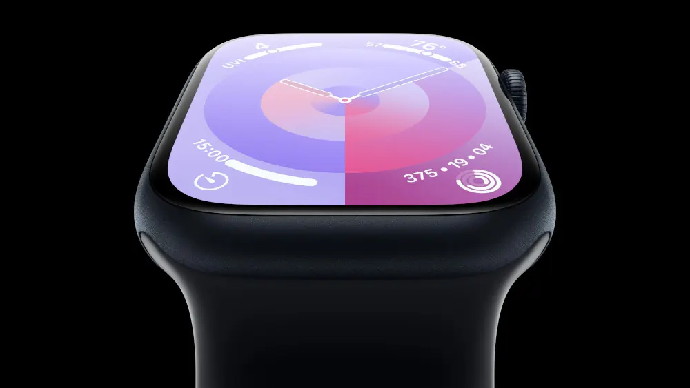 Nahaufnahme einer Smartwatch mit einem violett-rosa geteilten Zifferblatt und Informationen auf schwarzem Armband.