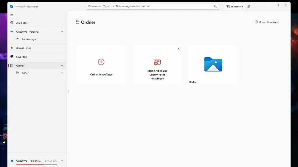 Ein Windows-Fenster zeigt einen Fotoordner mit Optionen wie "Ordner hinzufügen" und "Meine Alben aus Legacy-Fotos". Links ist ein Navigationsmenü.