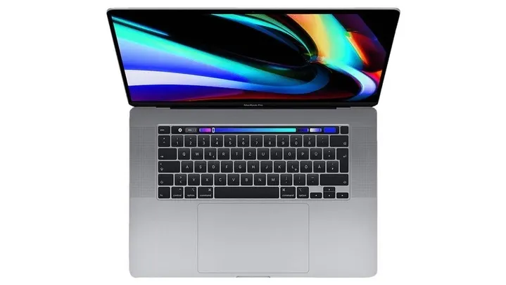 Ein geöffneter, silberfarbener Laptop vor einem weißen Hintergrund zeigt einen farbenfrohen Bildschirmschoner, eine schwarze Tastatur und ein graues Touchpad.