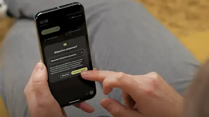 Ein Smartphone zeigt die Streamingoption an.