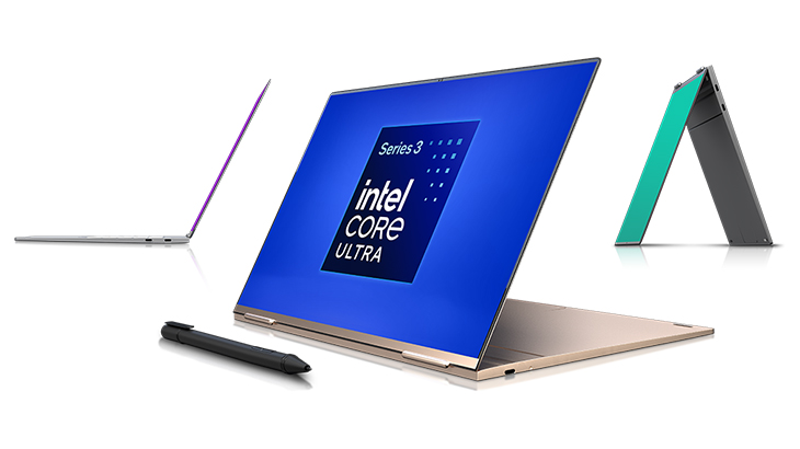 3 Notebooks, auf einem Bildschirm ist das Intel Core Ultra Series 3 Badge abgebildet.