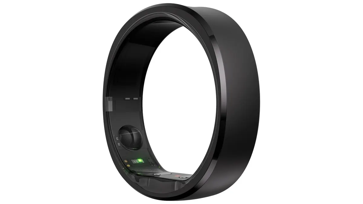 Der RingConn Gen 2 vor weißem Hintergrund, einige Sensoren an der Innenseite sind zu erkennen.