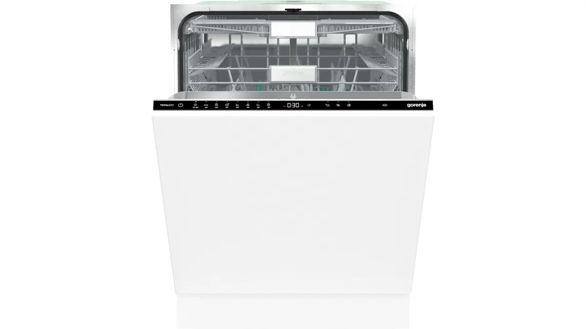 Der Geschirrspüler Gorenje ULTRAFI16AES mit halb geöffneter Tür vor einem weißen Hintergrund.