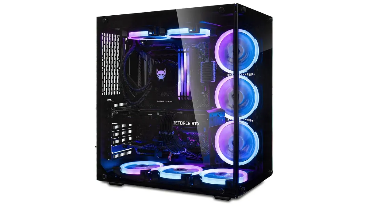 Der Beastcom Q7 Gaming-PC vor weißem Hintergrund.