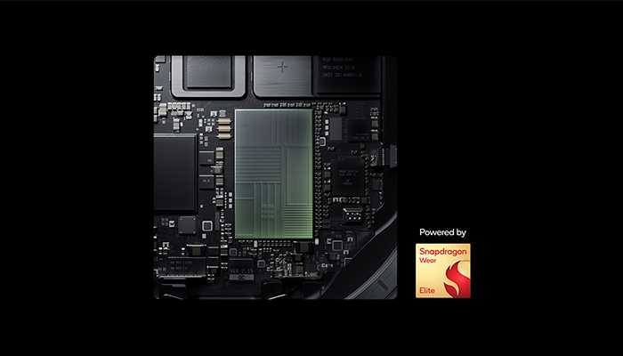 Snapdragon Wear Elite Prozessor auf einer Smartwatch-Platine. Nahaufnahme des Chips für hohe Leistung und effiziente Energieverwaltung.