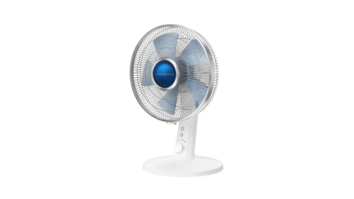 Der Tischventilator Rowenta VU 2730 Turbo Silence vor einem weißen Hintergrund.