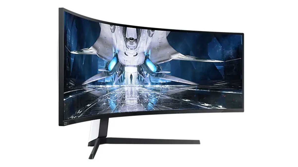 Der Samsung Odyssey Neo G9 Ultrawide-Monitor vor weißem Hintergrund.
