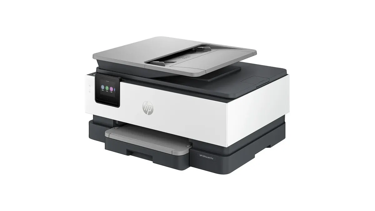 Ein multifunktionaler Drucker in Weiß und Grau mit einem Bedienfeld auf der Vorderseite steht vor einem weißen Hintergrund.