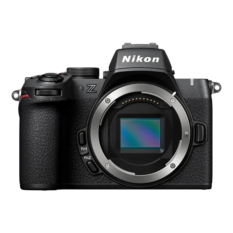 NIKON Z50II Kit Systemkamera mit Objektiv 18-140mm, 8 cm Display Touchscreen, WLAN Eine NIKON Z50II Systemkamera in Schwarz, Frontansicht ohne Objektiv mit sichtbarem Bildsensor, Z-Bajonett und zwei Funktionstasten.