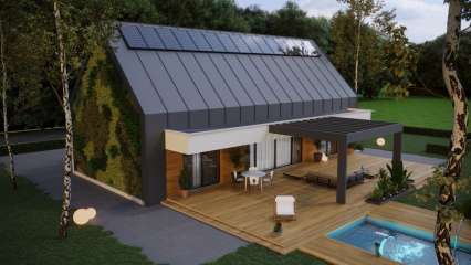 Solarpanels auf einem Haus mit großem Garten.