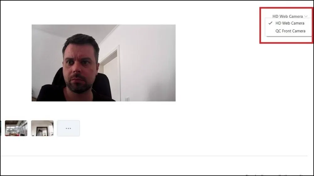 Ein Mann vor einer weißen Wand, aufgenommen von einer HD-Webcam, die in einem Menü ausgewählt ist. Rechts in einem rot markierten Kasten die ausgewählte HD Web Camera mit Haken davor.