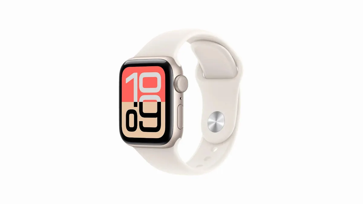 Die Apple Watch SE 3 vor weißem Hintergrund.
