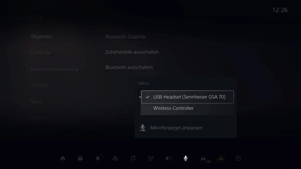 Auf einem dunklen Bildschirm werden Menüoptionen wie "Bluetooth Zubehör" und "Mikrofon" angezeigt. Ein USB-Headset ist ausgewählt.
