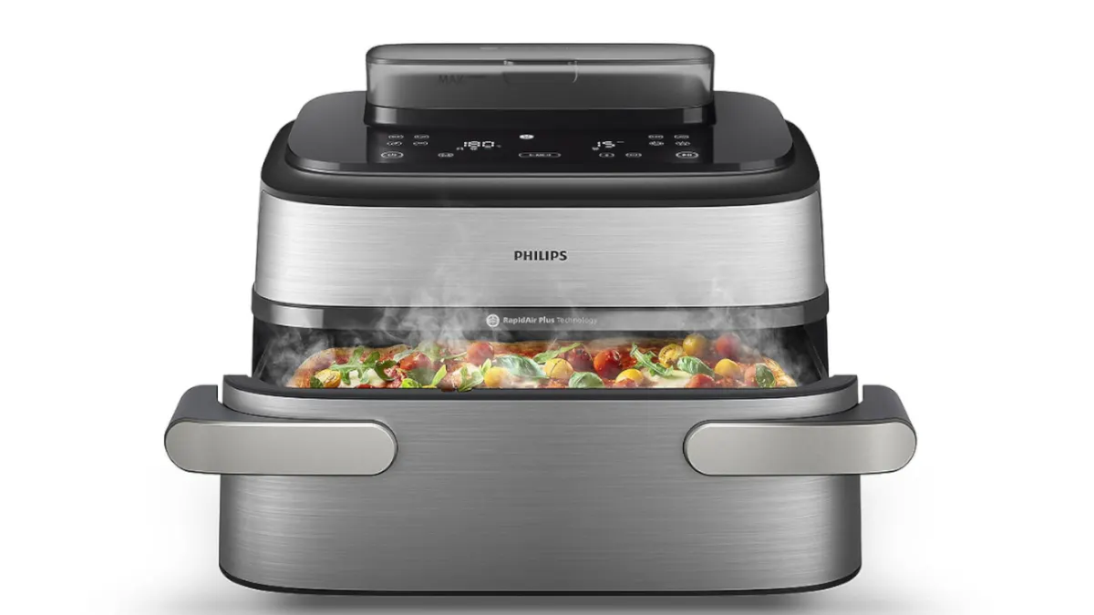 Der Philips NA565/02 Steam Airfryer steht vor einem weißen Hintergrund.