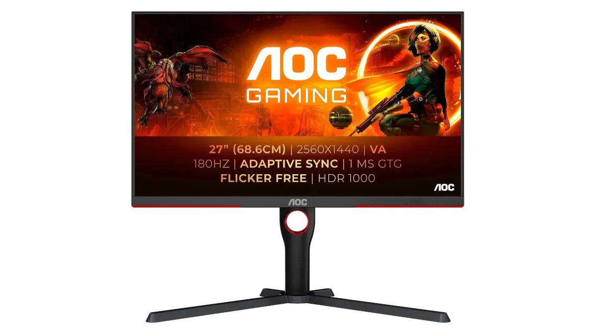 Ein schwarzer AOC Gaming-Monitor mit rotem Akzent steht auf einem weißen Hintergrund. Auf dem Bildschirm ist ein Videospiel zu sehen.
