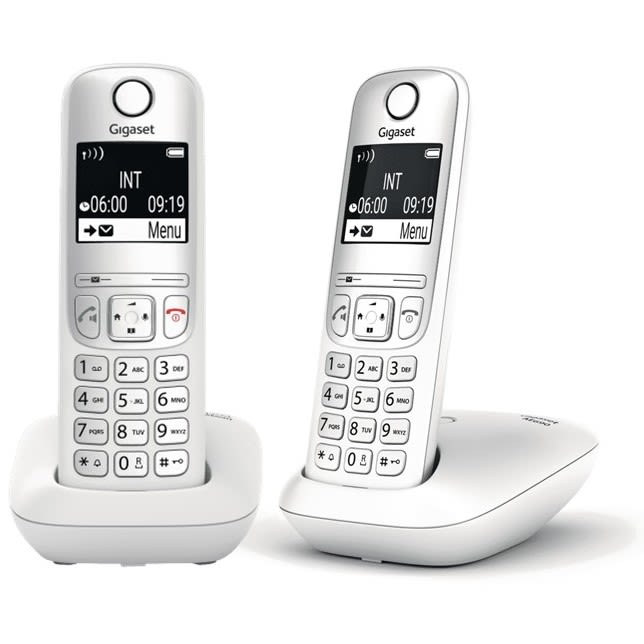 Kollage aus zwei GIGASET AE690 Schnurlosen Telefonen nebeneinander frontal und seitlich