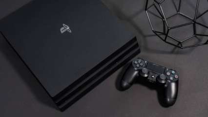 Playstation 4 mit Controller von oben auf schwarzem Hintergrund.