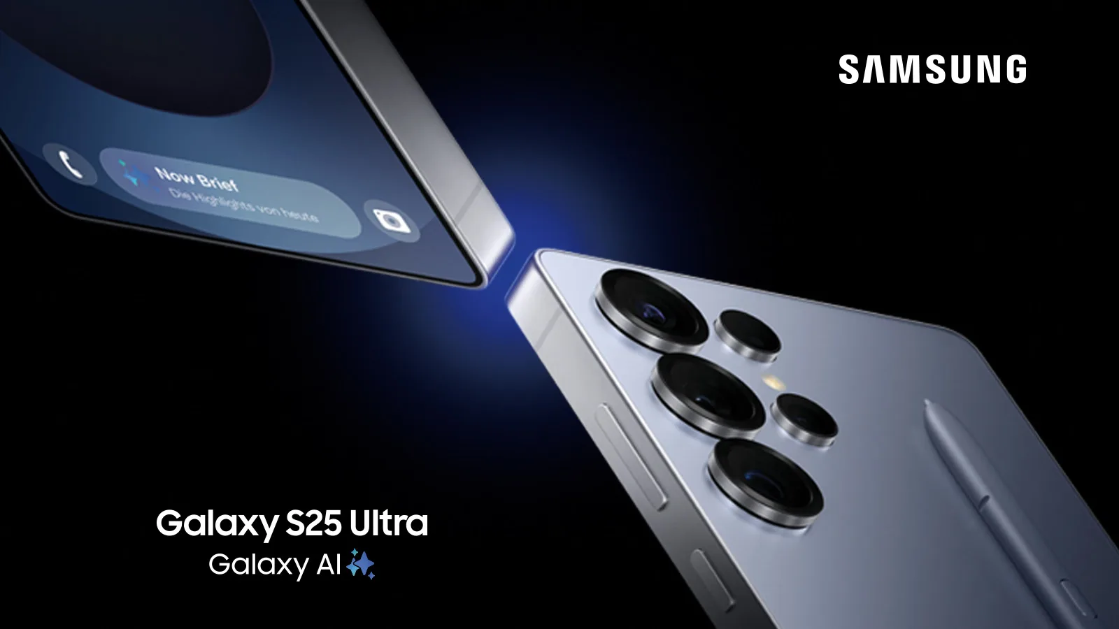 Zwei Samsung Galaxy S25 Ultra Handys vor dunklem Hintergrund. Eines zeigt den Bildschirm, das andere die Kamera und einen Stift.