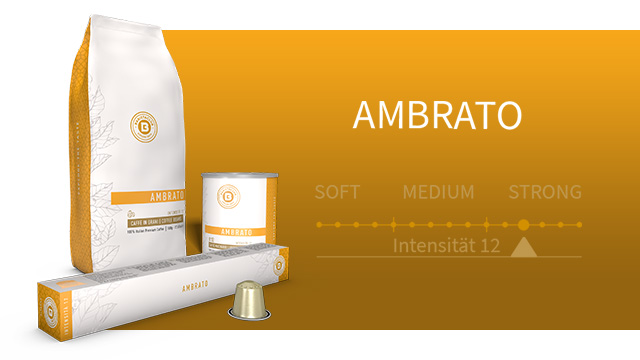 Eine Verpackung, eine Dose, eine Schachtel und eine goldene Kaffeekapsel vor einem gelb-orangen Hintergrund.