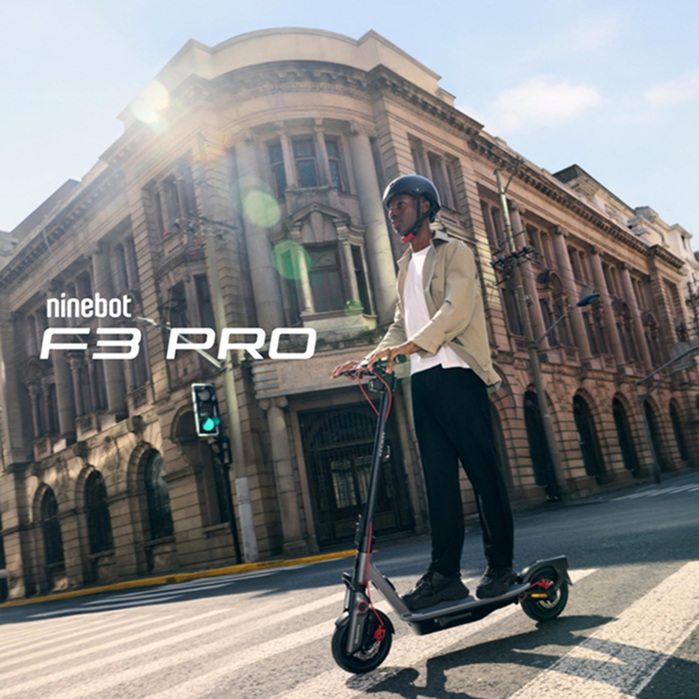 SEGWAY Ninebot F3 Pro D E-Scooter auf der Straße