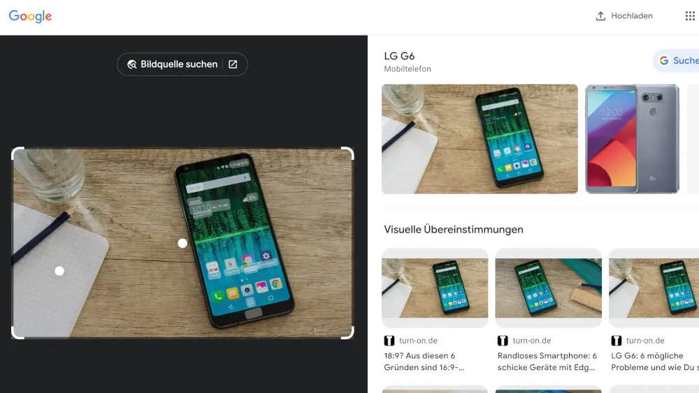 Ein Google-Suchergebnis für LG G6 mit einem Mobiltelefon auf einem Tisch neben einem Notizblock und einem Glas.