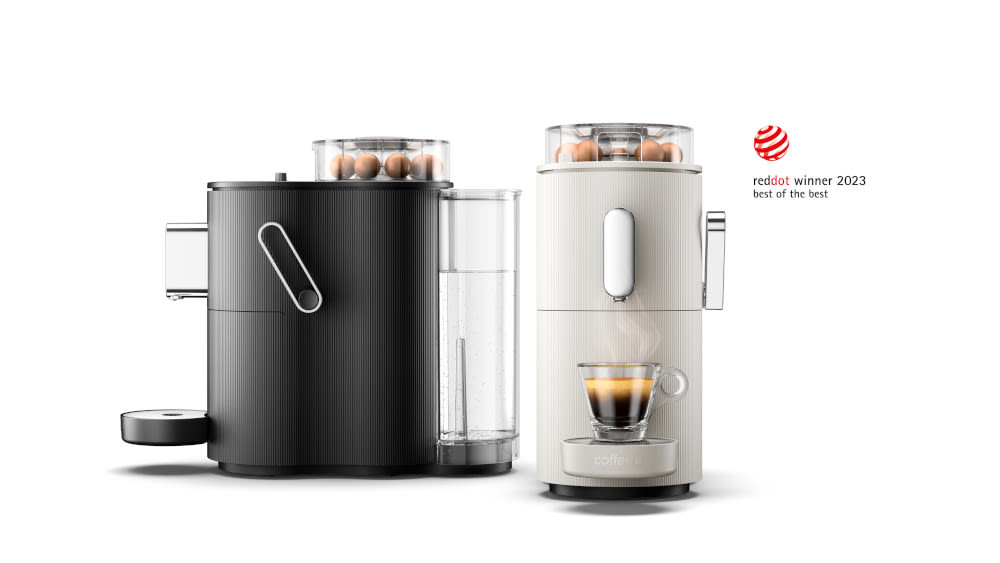 Beide CoffeeB-Kaffeemaschinen nebeneinander mit dem RedDot-Award-Logo
