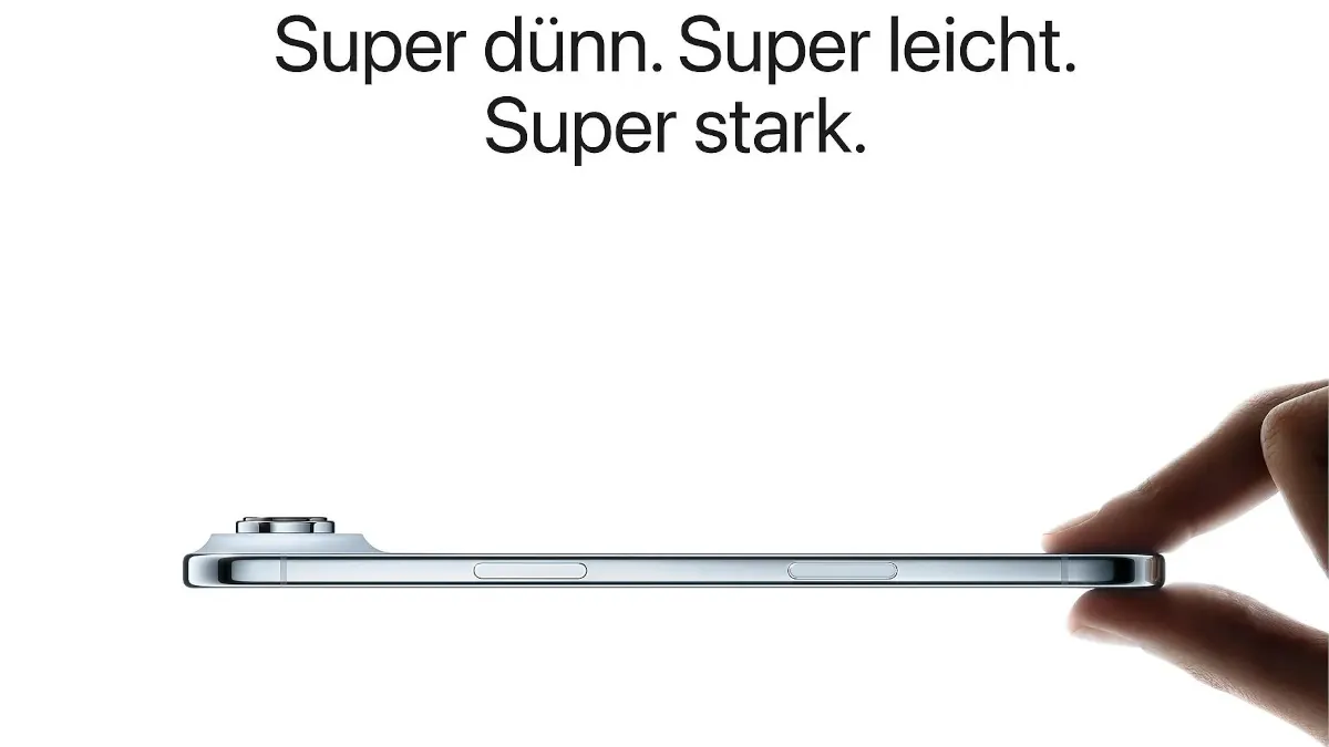 Eine Person hält das iPhone Air zwischen Daumen und Mittelfinger. Über dem iPhone Air steht der Text „Super dünn. Super leicht. Super stark.“