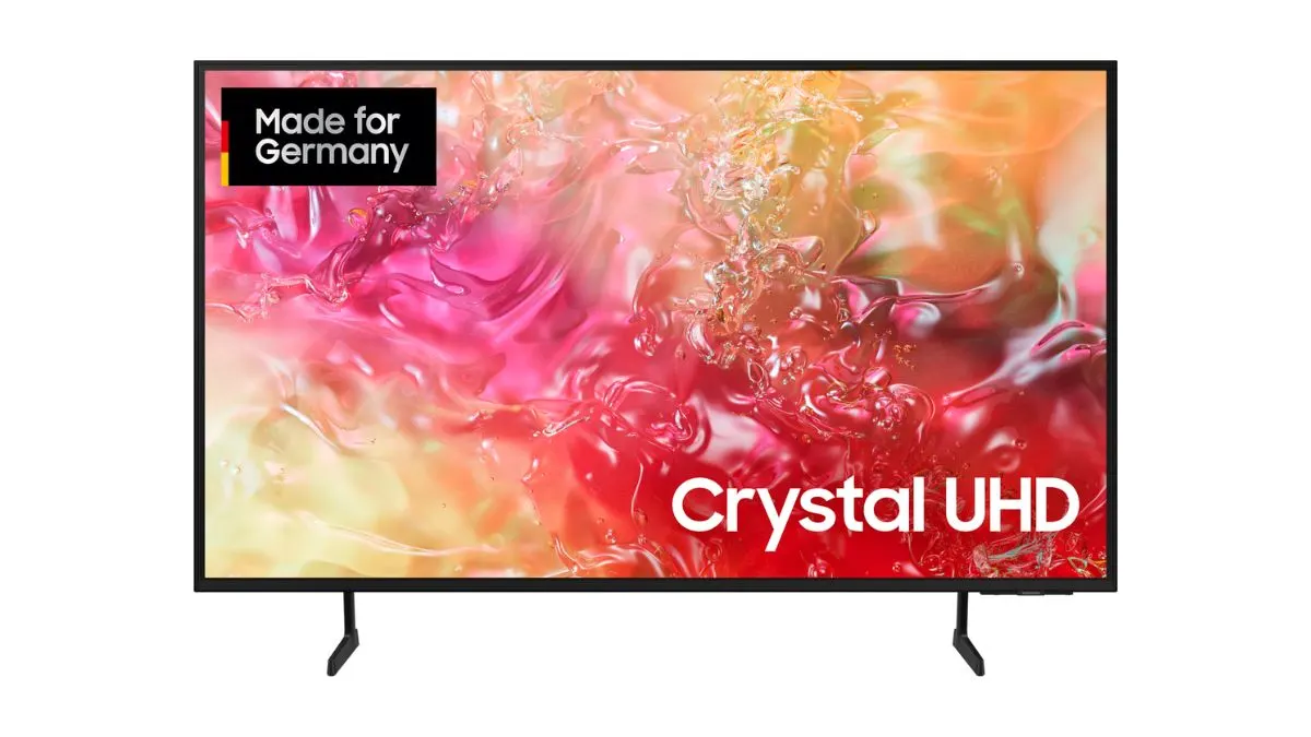 Der Smart-TV Samsung GU50DU7179U vor weißem Hintergrund.