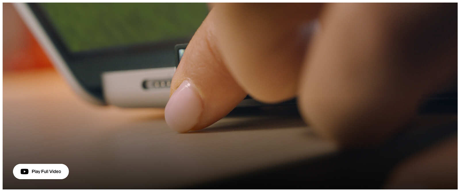 Das SANDISK Extreme Fit USB-C Flash-Laufwerk in Aktion.
