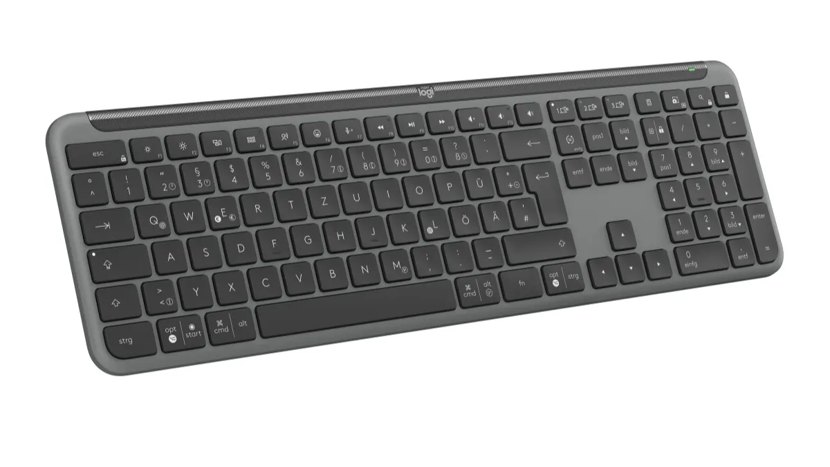 Die Logitech Signature Slim K950-Tastatur vor weißem Hintergrund.