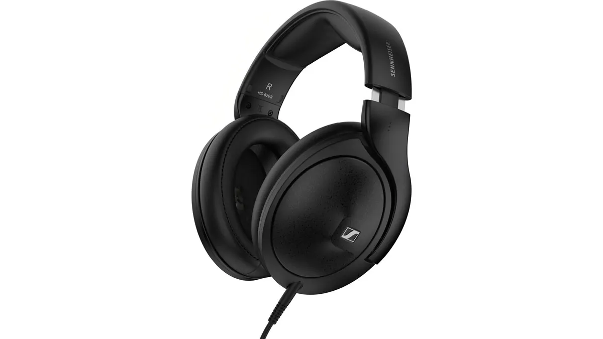 Der Sennheiser HD 620S vor weißem Hintergrund.