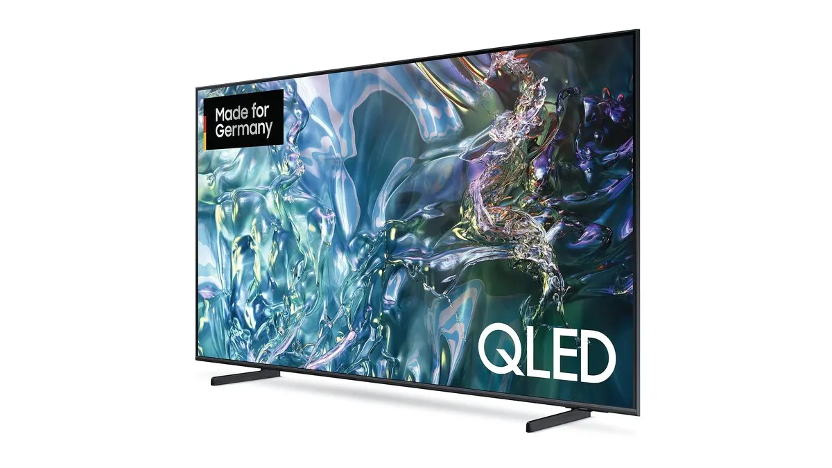 Der Samsung Q60D vor weißem Hintergrund.