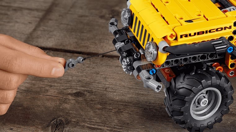 LEGO Technic 42122 Jeep® Wrangler Spielset Nahaufnahme von Seilwinde mit Hand