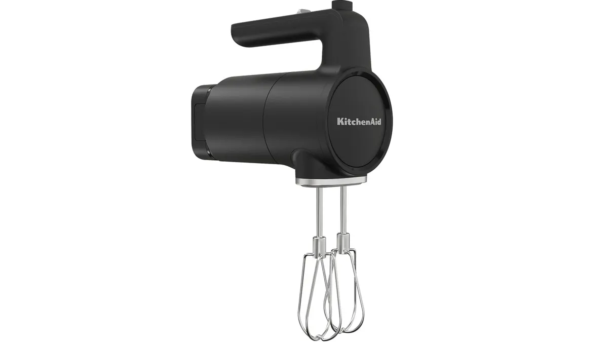 Der Handmixer KitchenAid 5KHMR762BM von der Seite betrachtet.