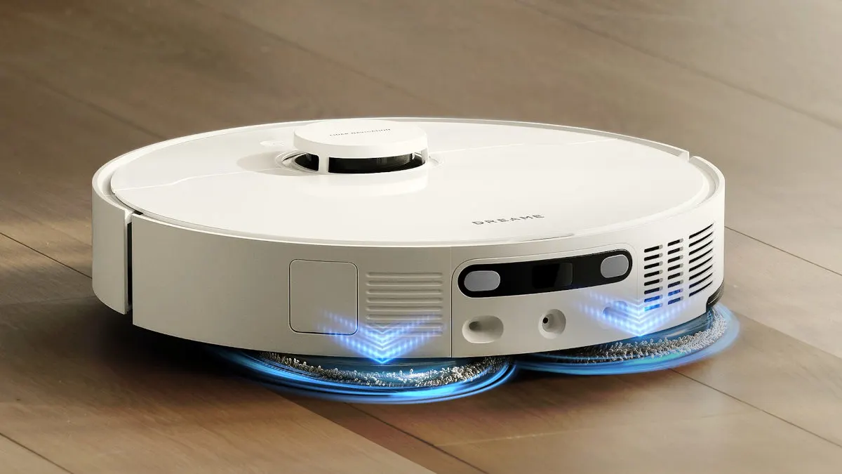 Der Dreame L10s Ultra Gen 3 auf einem Parkettboden.