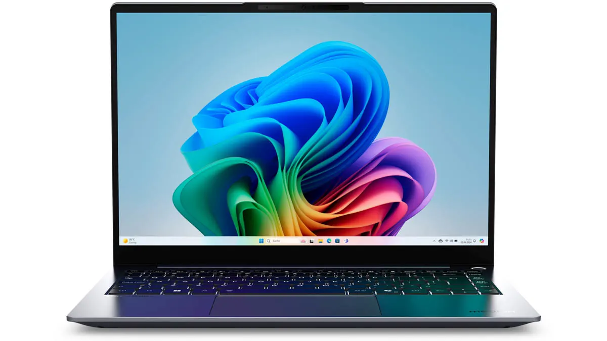 Das Medion SPRCHRGD 14 S1 Elite Ultrabook vor weißem Hintergrund.