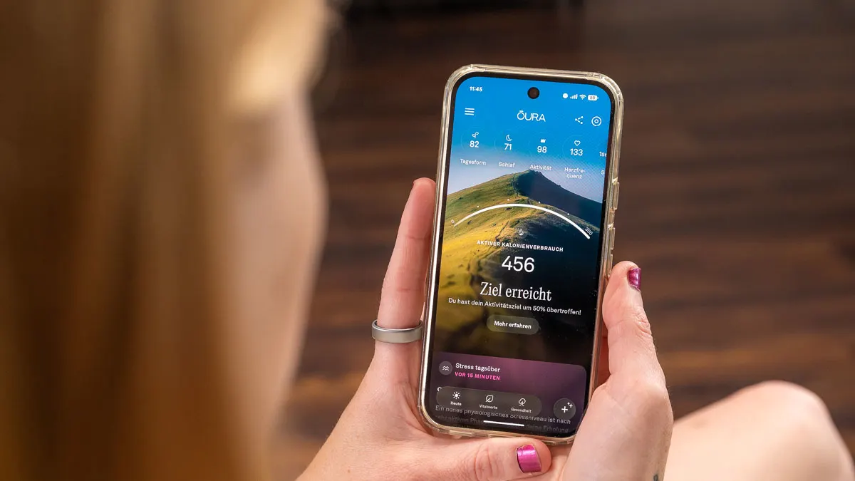 Franzi schaut sich die Startseite der Oura-App auf dem Google Pixel 10 an.